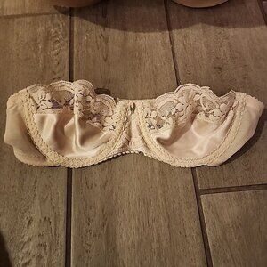 Vintage Chantilly Maidenform Bra 34A Nude Underwire Unlined Strapless 7365